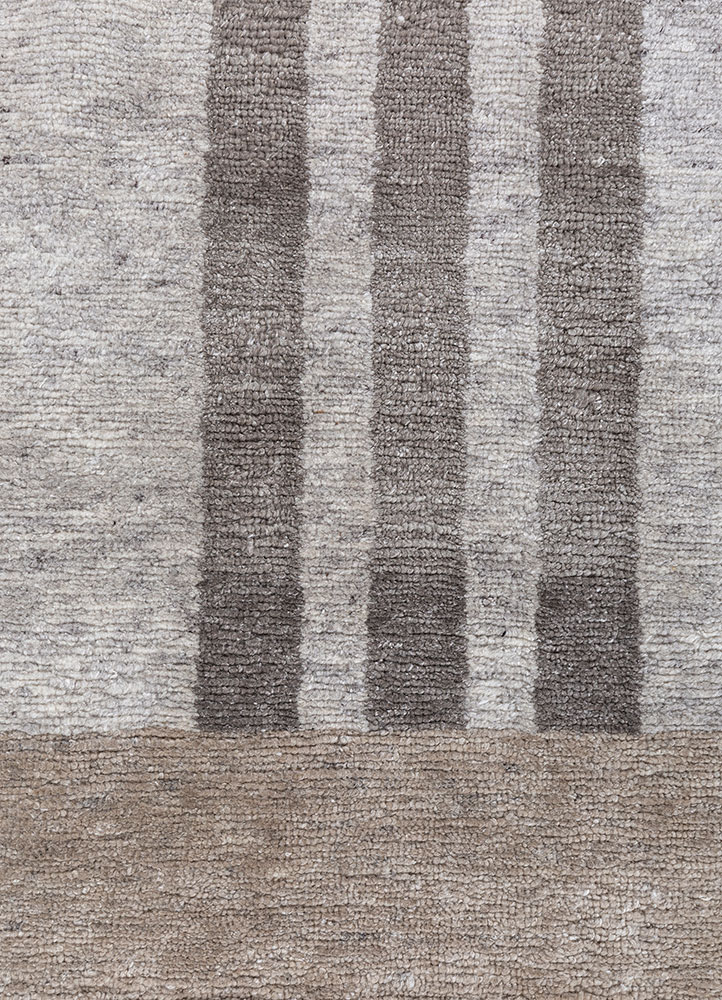 blythe grey and black wool hand knotted Rug - CloseUp