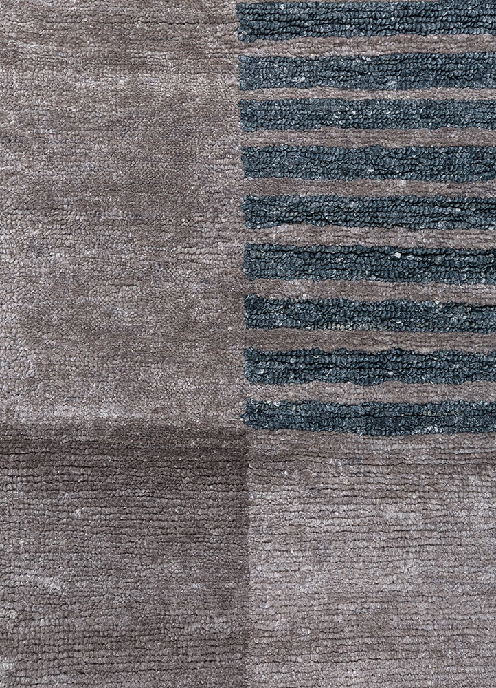 blythe grey and black wool hand knotted Rug - CloseUp