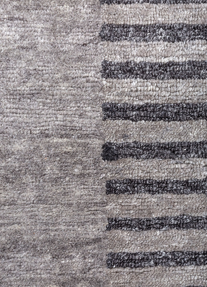 blythe grey and black wool hand knotted Rug - CloseUp