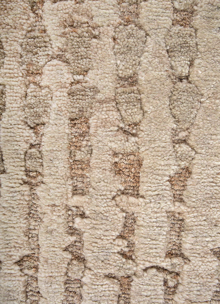 uvenuti ivory wool hand knotted Rug - CloseUp