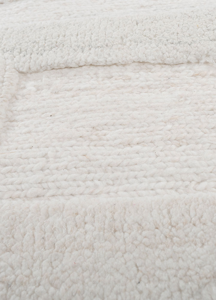 zuri ivory polyester hand knotted Rug - CloseUp