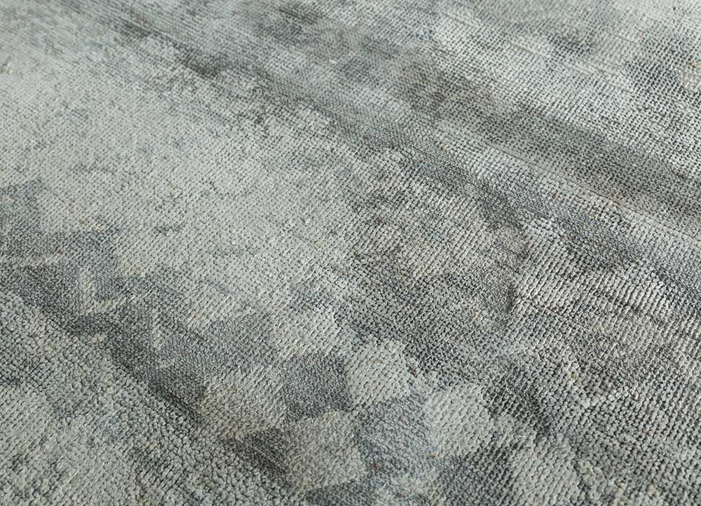 gulmarg grey and black silk hand knotted Rug - CloseUp
