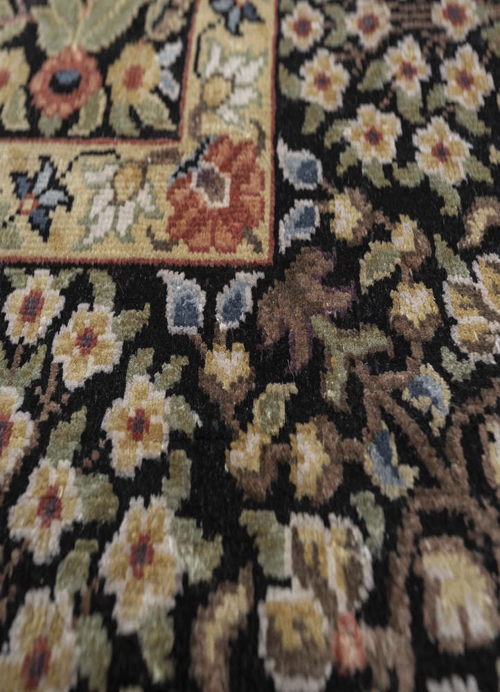 gulmarg grey and black silk hand knotted Rug - CloseUp