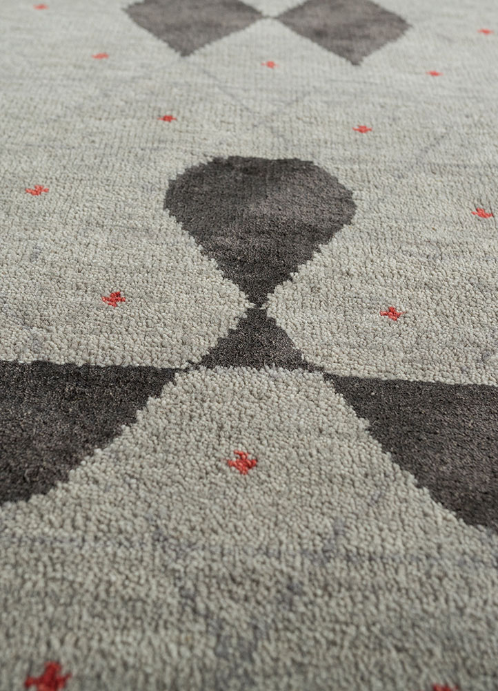 kolam grey and black wool and bamboo silk hand knotted Rug - CloseUp