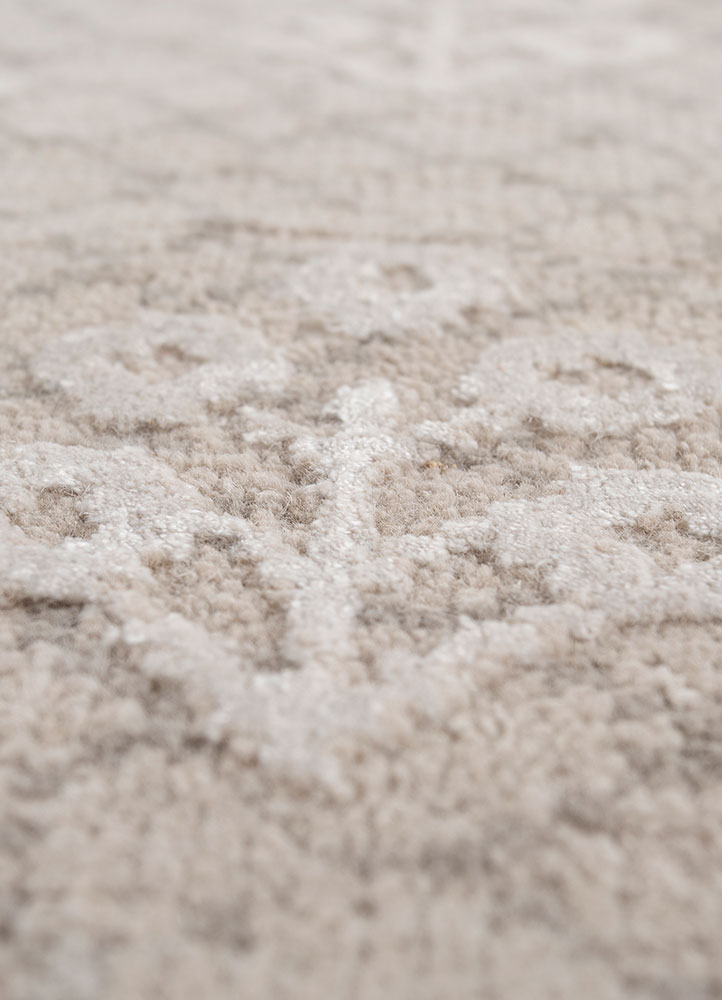 inde rose ivory wool and bamboo silk hand knotted Rug - CloseUp