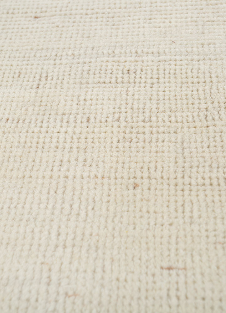 manifest ivory wool hand knotted Rug - CloseUp