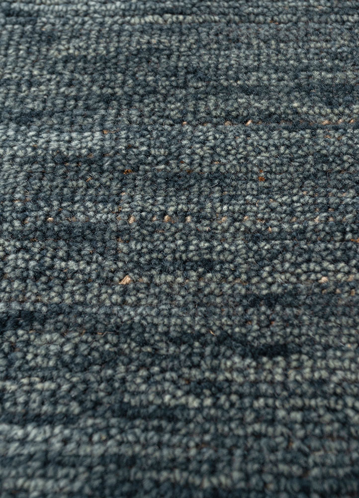 aprezo blue wool hand knotted Rug - CloseUp