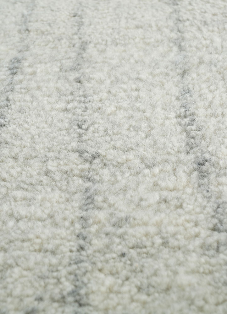 zuri ivory wool hand knotted Rug - CloseUp