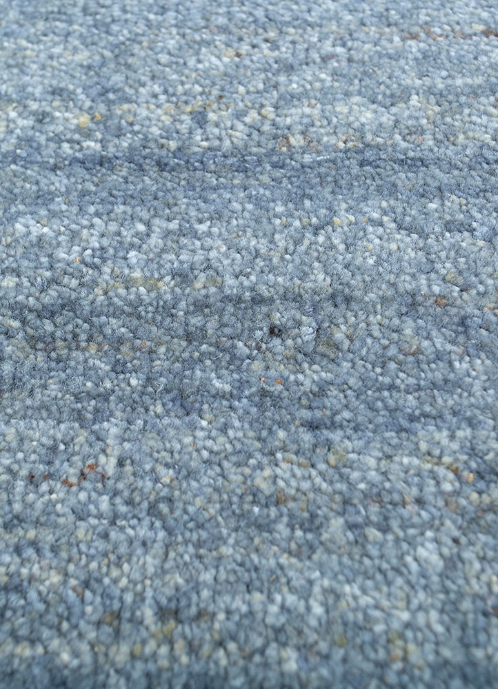 manifest grey and black wool hand knotted Rug - CloseUp