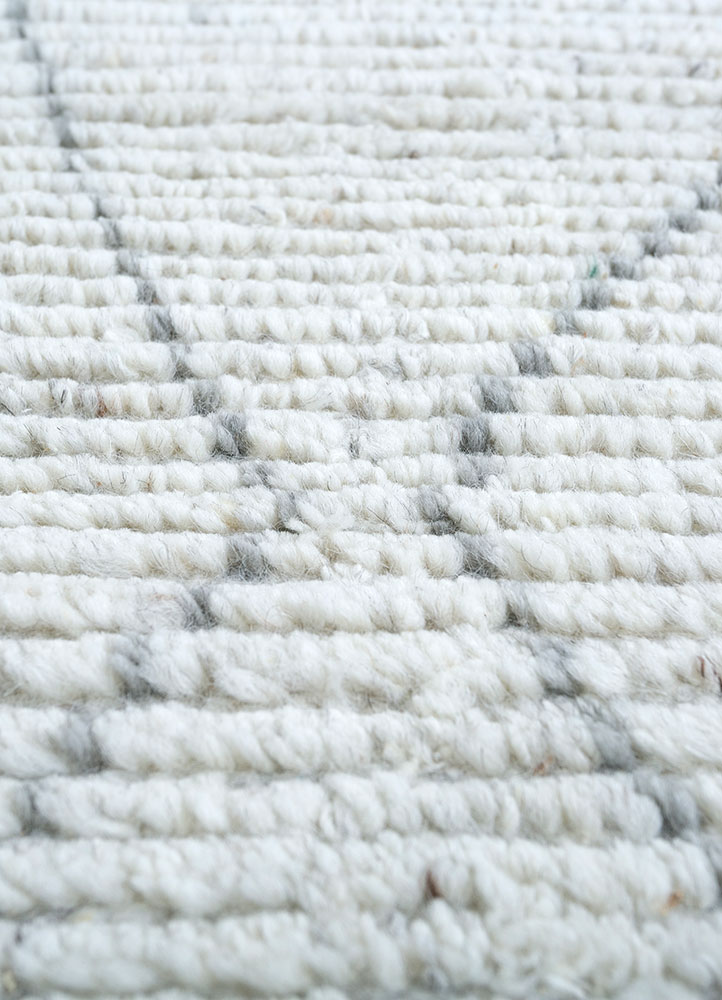 manifest ivory wool hand knotted Rug - CloseUp
