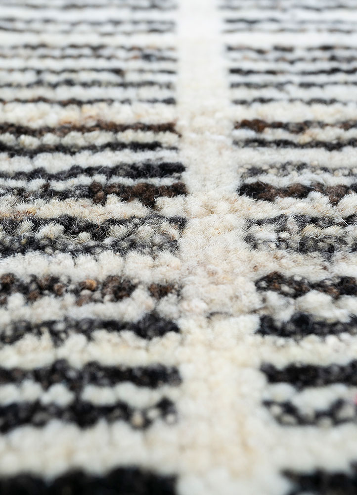 manifest ivory wool hand knotted Rug - CloseUp