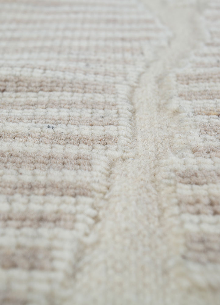 manifest ivory wool hand knotted Rug - CloseUp