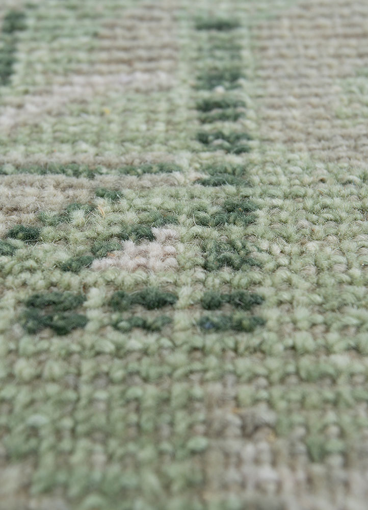 savana green wool hand knotted Rug - CloseUp