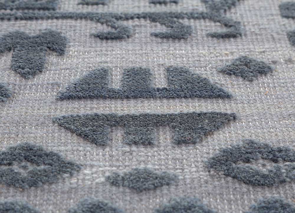 manifest grey and black wool hand knotted Rug - CloseUp
