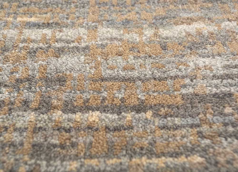 uvenuti grey and black wool hand knotted Rug - CloseUp