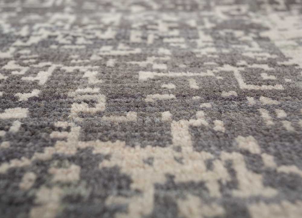uvenuti grey and black wool hand knotted Rug - CloseUp