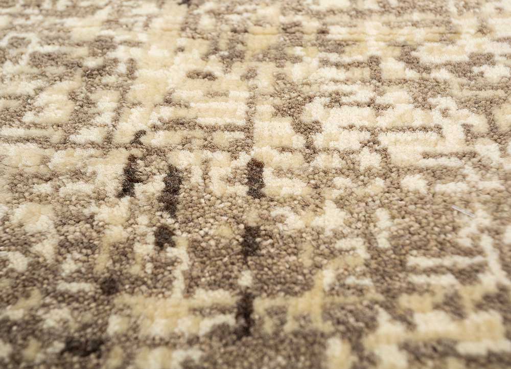 uvenuti beige and brown wool hand knotted Rug - CloseUp