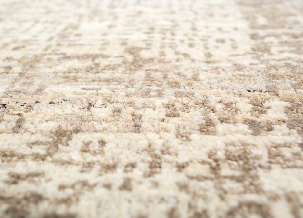 uvenuti ivory wool hand knotted Rug - CloseUp