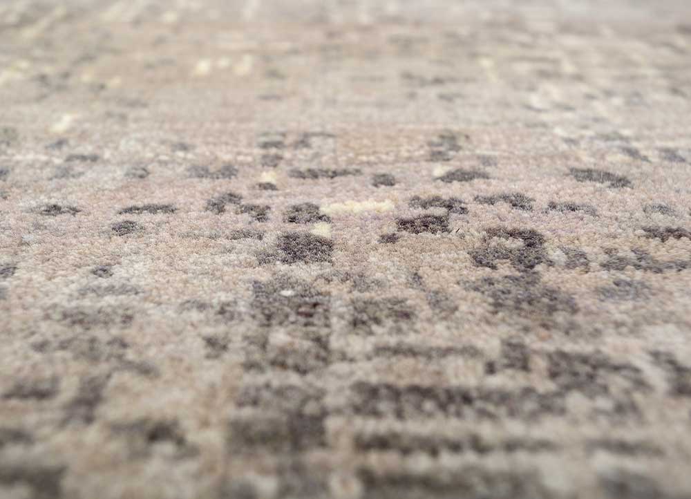 uvenuti grey and black wool hand knotted Rug - CloseUp