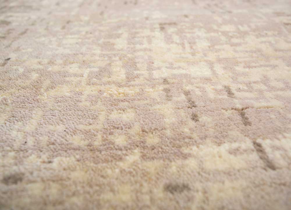 uvenuti ivory wool hand knotted Rug - CloseUp