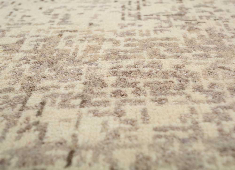 uvenuti ivory wool hand knotted Rug - CloseUp