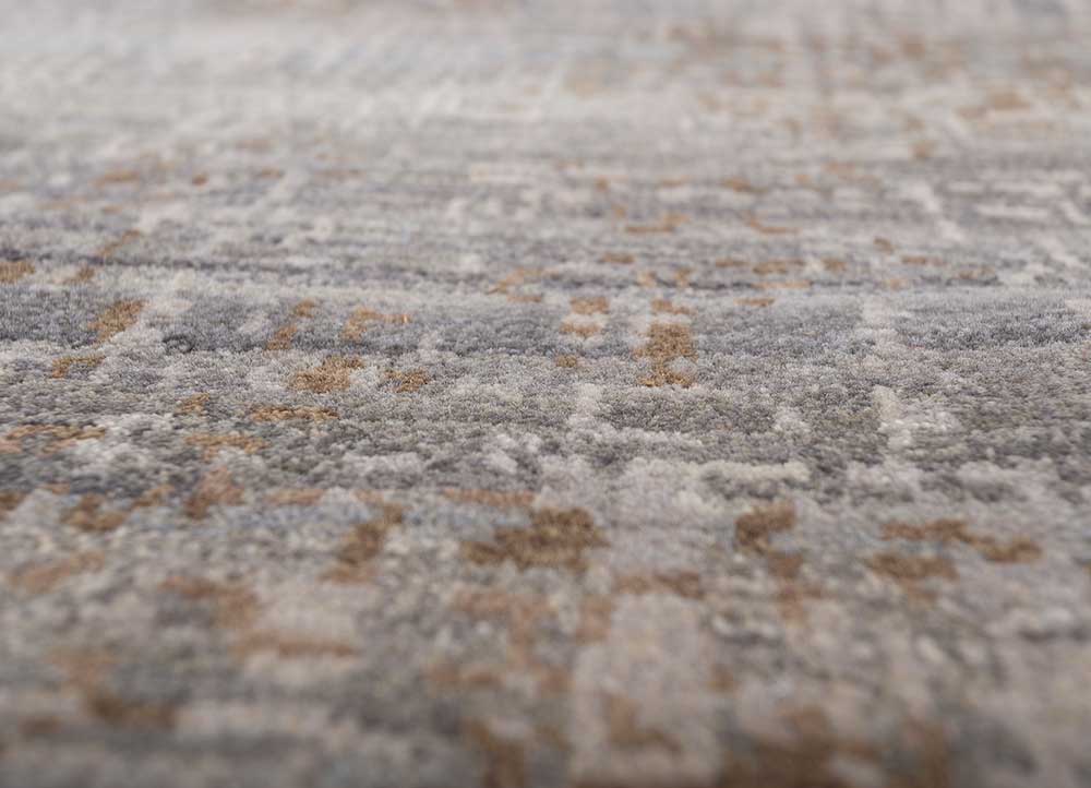 uvenuti grey and black wool hand knotted Rug - CloseUp