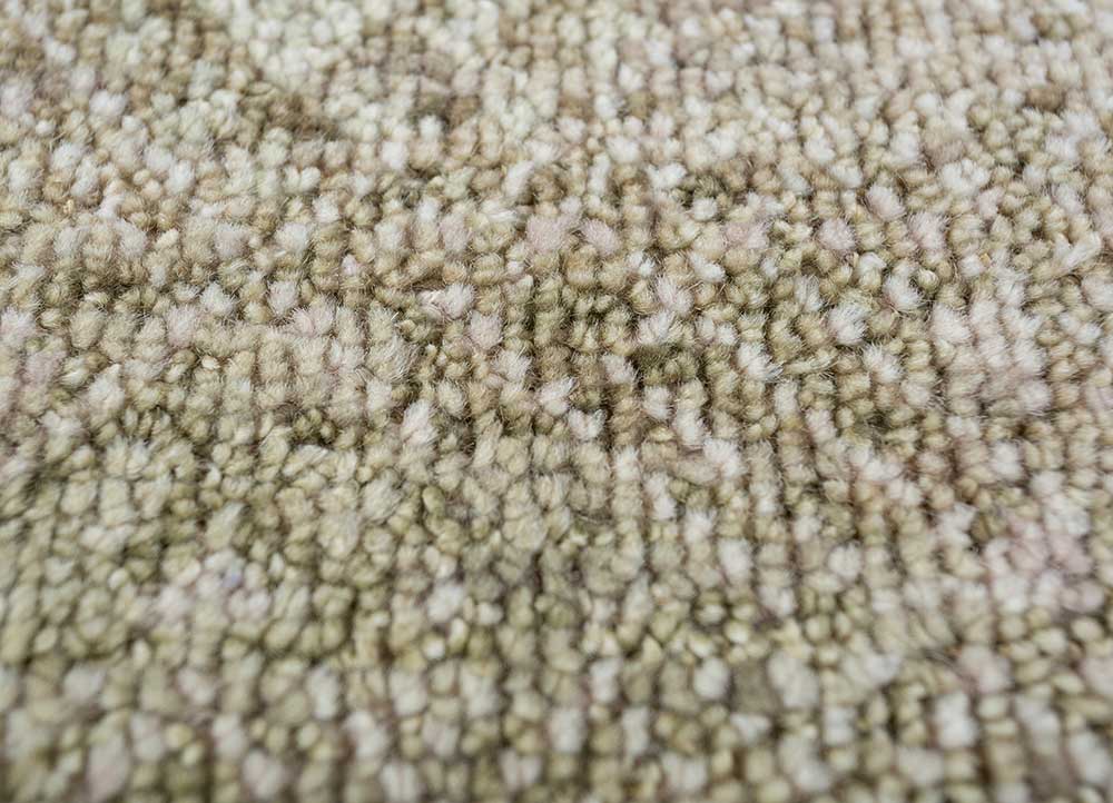 manifest green wool hand knotted Rug - CloseUp
