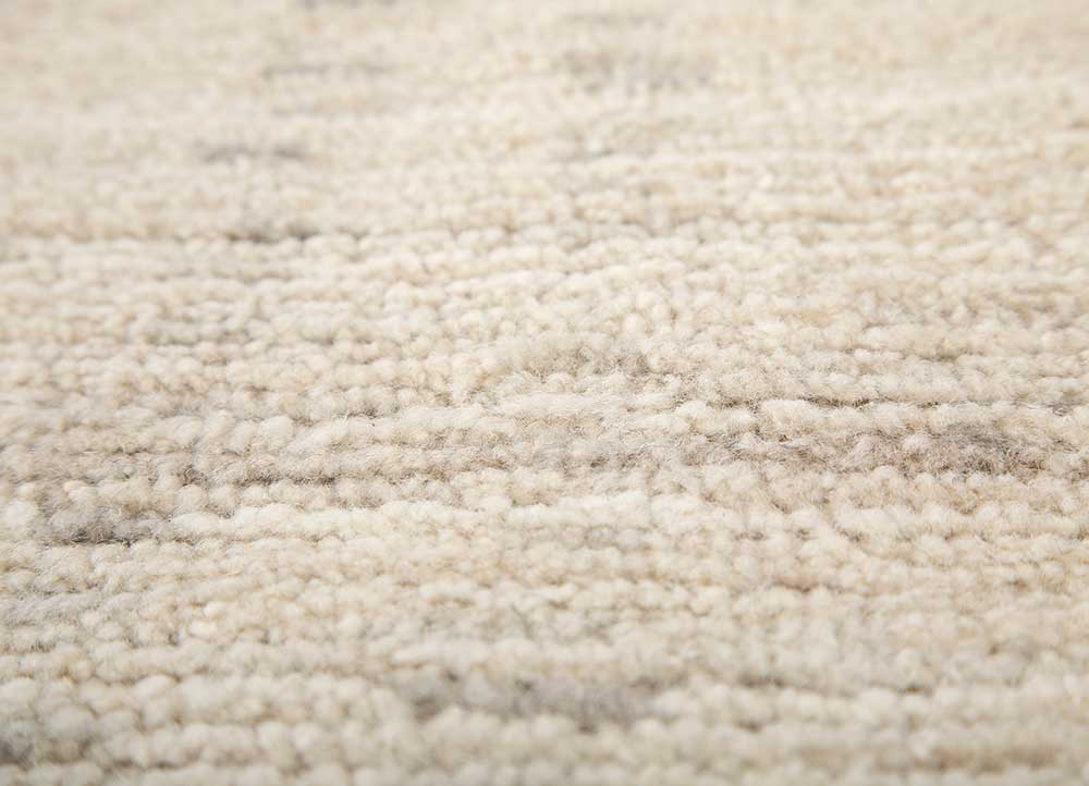 manifest ivory wool hand knotted Rug - CloseUp