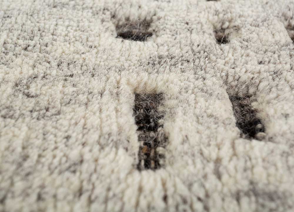 manifest ivory wool hand knotted Rug - CloseUp