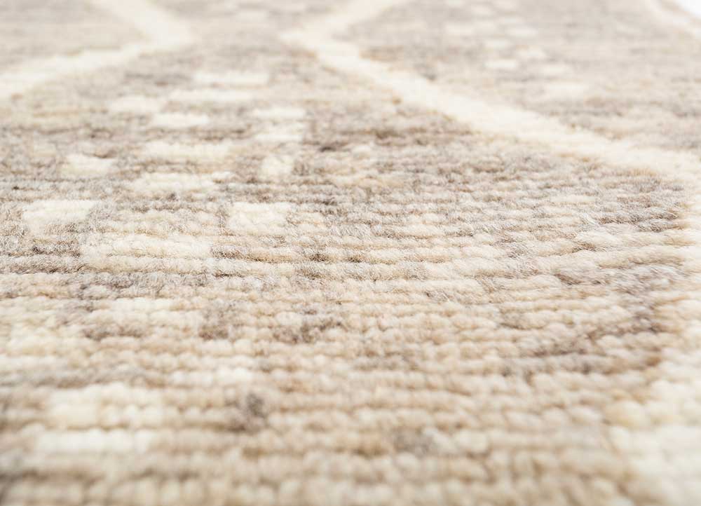 manifest beige and brown wool hand knotted Rug - CloseUp