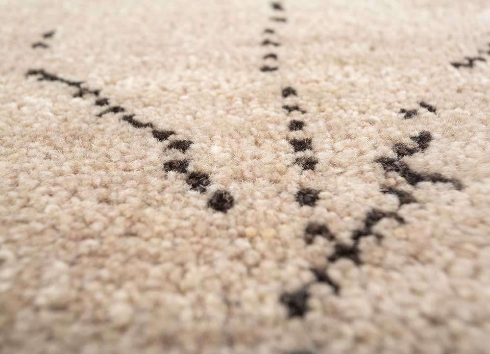 zuri ivory wool hand knotted Rug - CloseUp