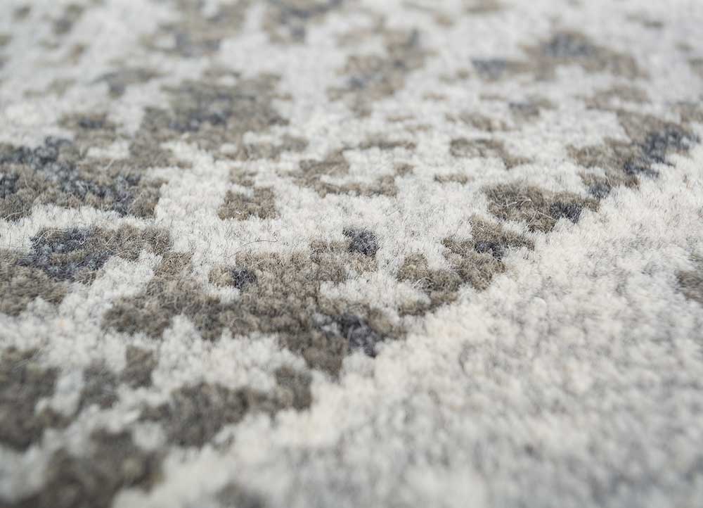 uvenuti grey and black wool hand knotted Rug - CloseUp