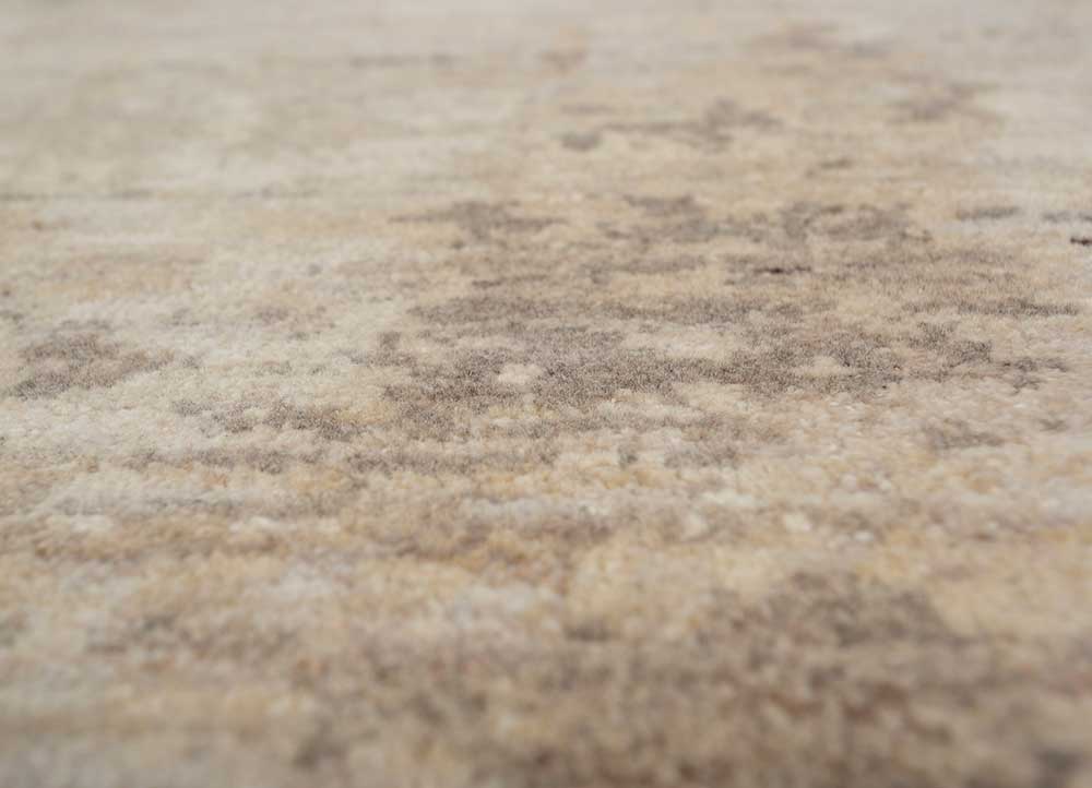uvenuti ivory wool hand knotted Rug - CloseUp