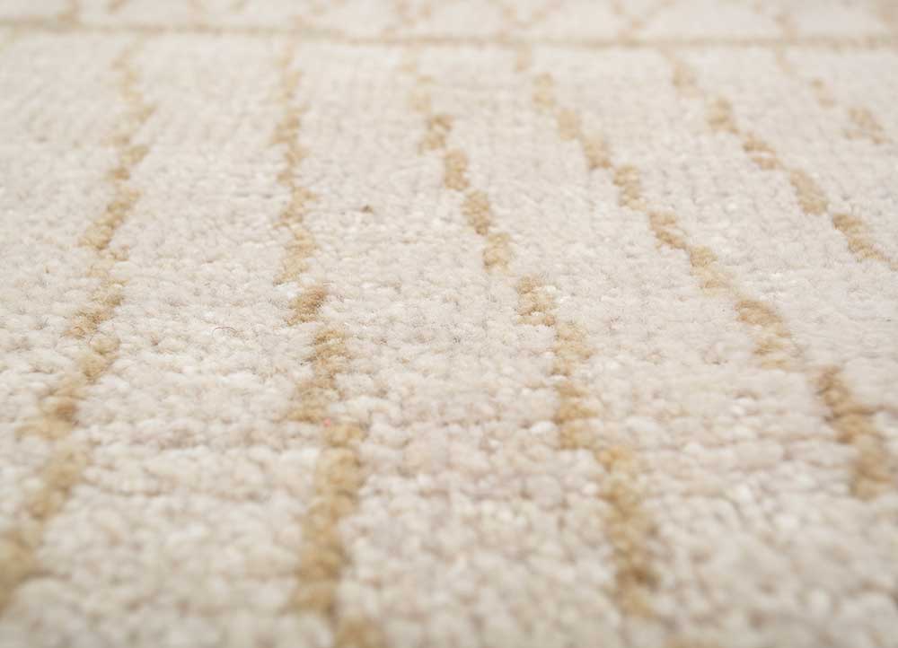 manifest ivory wool hand knotted Rug - CloseUp