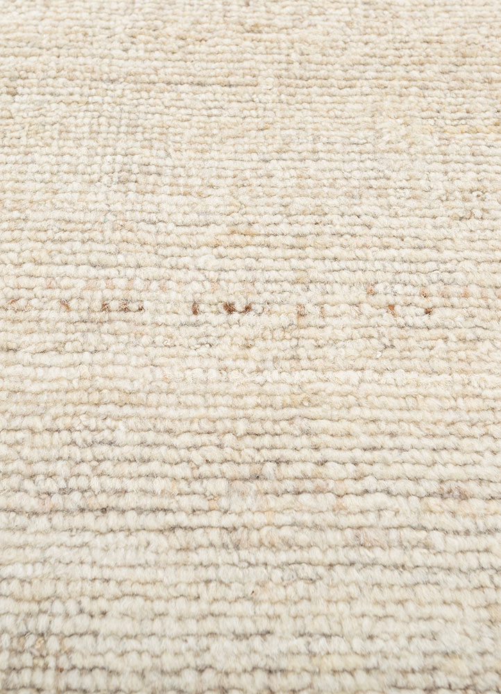 manifest ivory wool hand knotted Rug - CloseUp