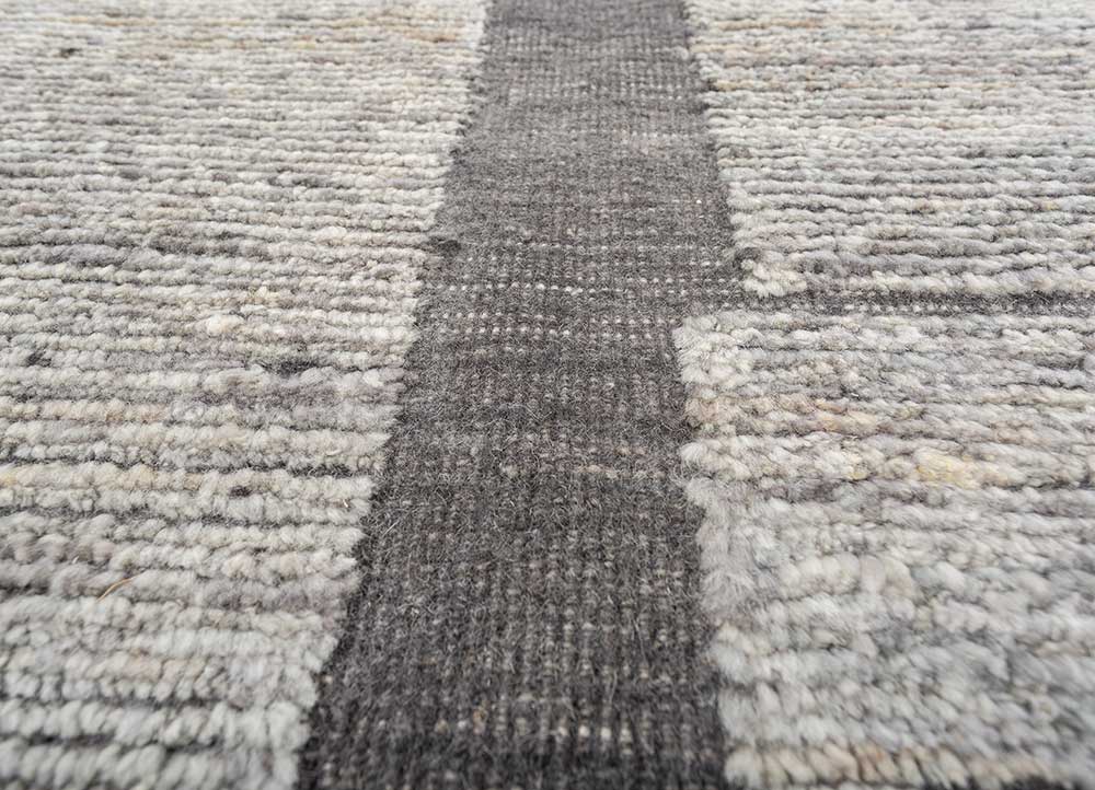 manifest grey and black wool hand knotted Rug - CloseUp