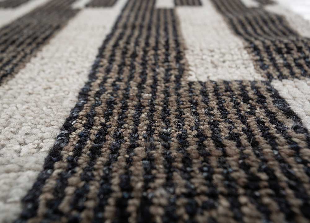 manifest grey and black wool hand knotted Rug - CloseUp