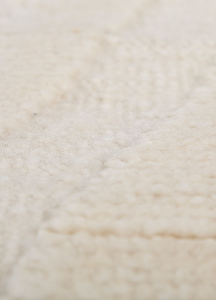 manifest ivory wool hand knotted Rug - CloseUp