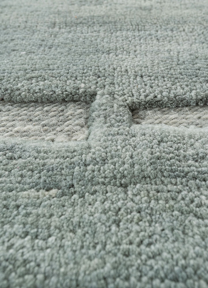 zuri blue wool hand knotted Rug - CloseUp