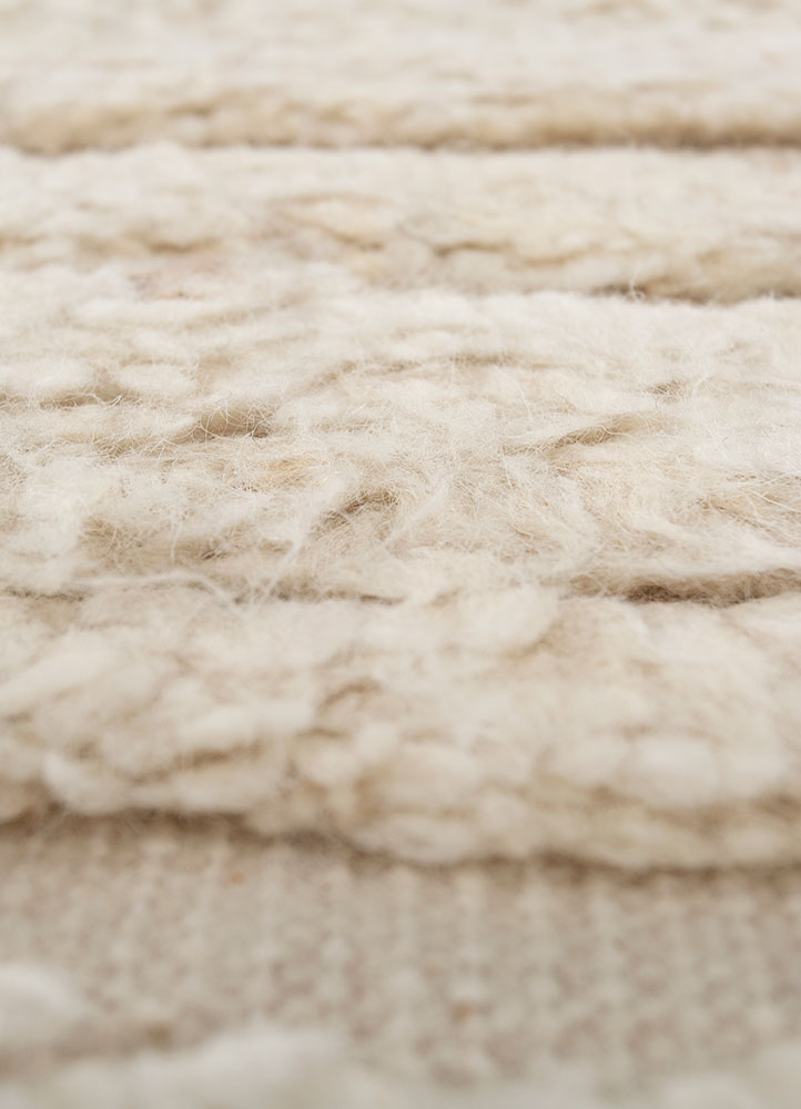 zuri ivory wool hand knotted Rug - CloseUp