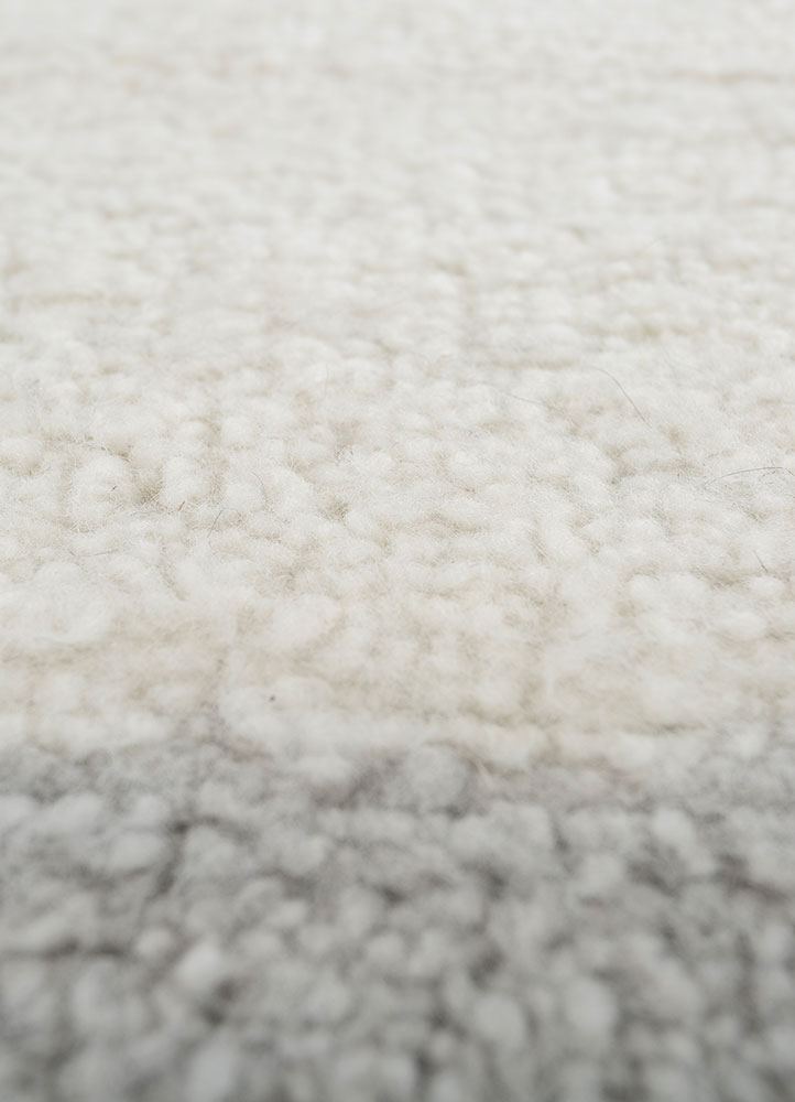 zuri blue wool hand knotted Rug - CloseUp