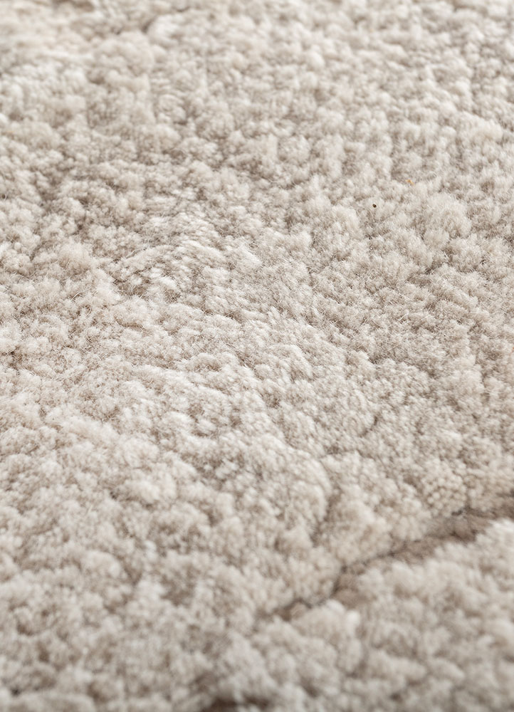 zuri grey and black wool hand knotted Rug - CloseUp