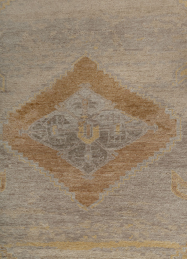 thyme gold wool hand knotted Rug - CloseUp
