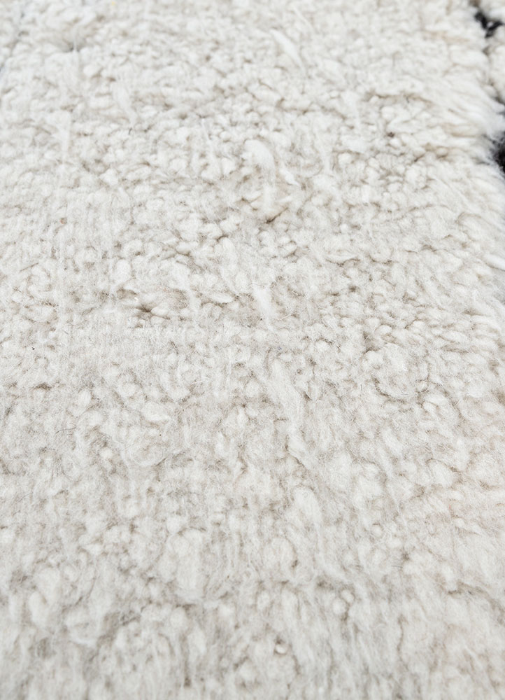 aprezo ivory wool hand knotted Rug - CloseUp