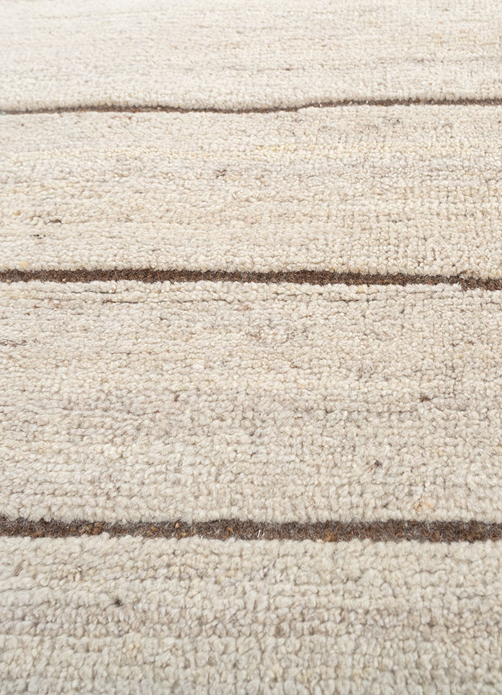 manifest gold wool hand knotted Rug - CloseUp