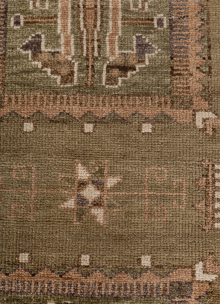 thyme green wool hand knotted Rug - CloseUp