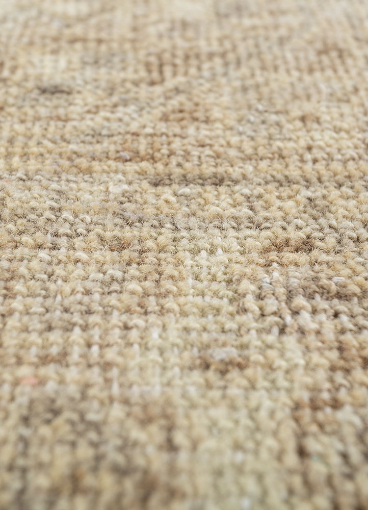 erbe gold wool hand knotted Rug - CloseUp