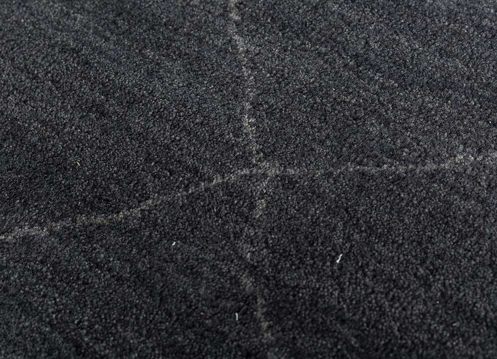 zuri grey and black wool hand knotted Rug - CloseUp