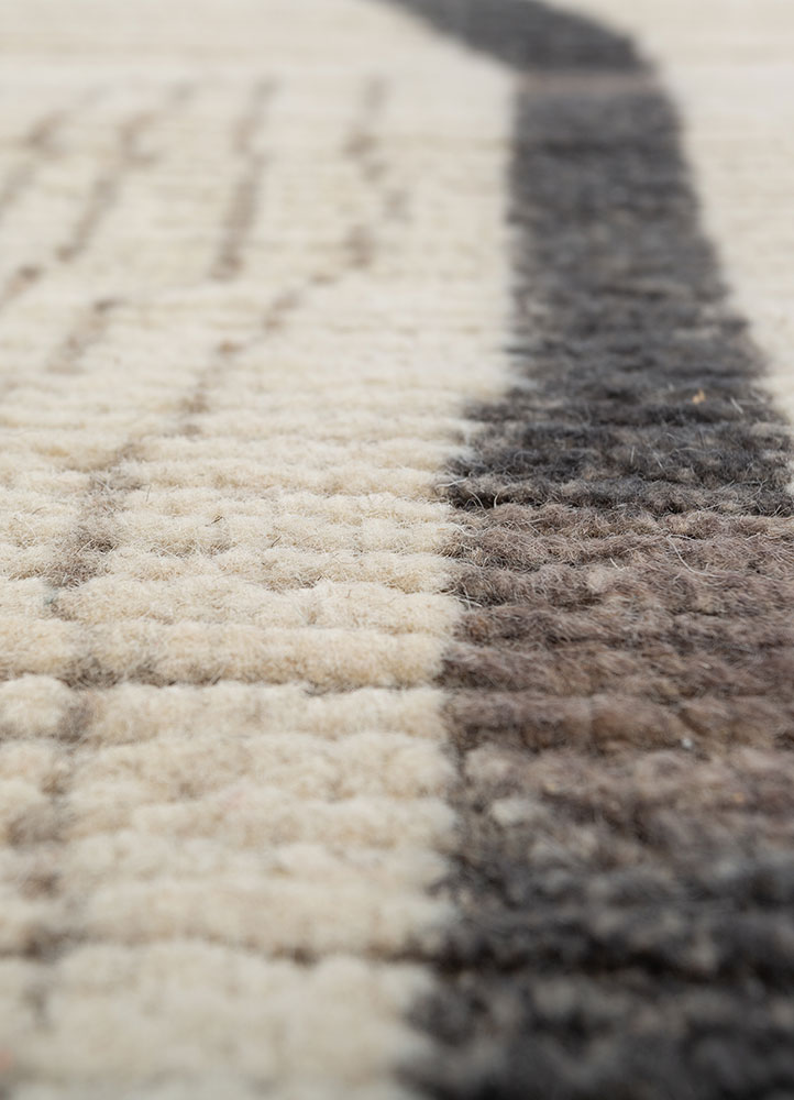 manifest ivory wool hand knotted Rug - CloseUp