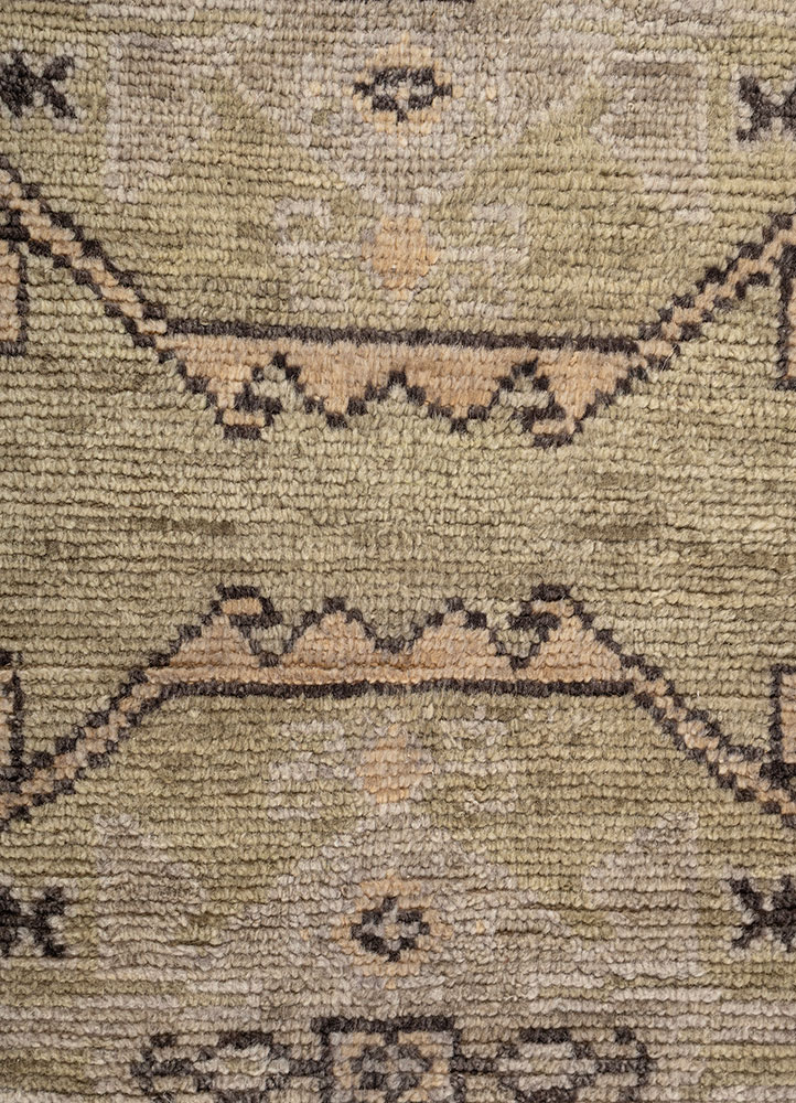 thyme green wool hand knotted Rug - CloseUp